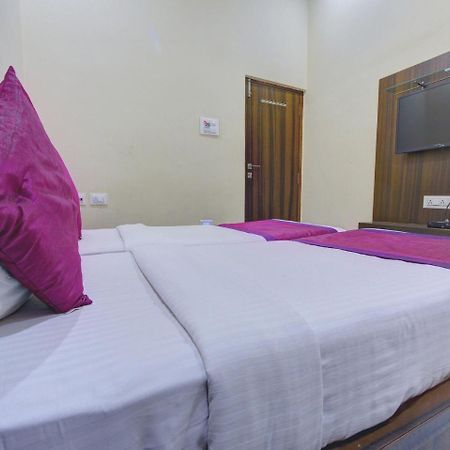 Hotel Oyo 7627 Royal Plaza Hyderabad Exterior foto