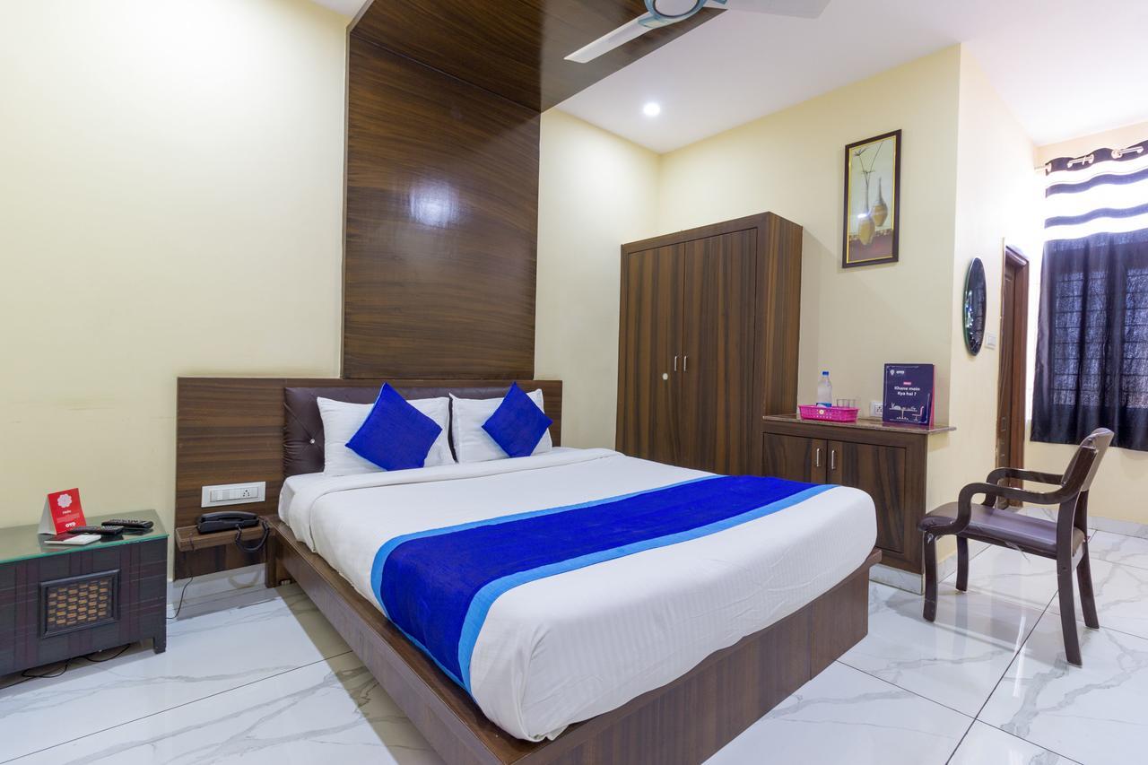 Hotel Oyo 7627 Royal Plaza Hyderabad Exterior foto