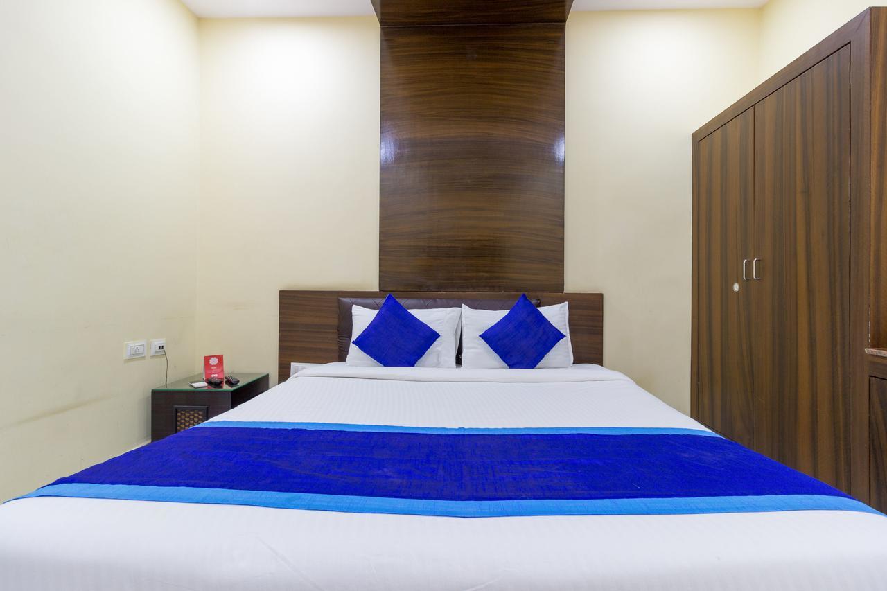 Hotel Oyo 7627 Royal Plaza Hyderabad Exterior foto