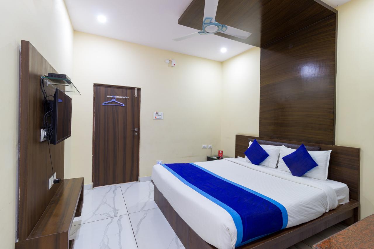 Hotel Oyo 7627 Royal Plaza Hyderabad Exterior foto