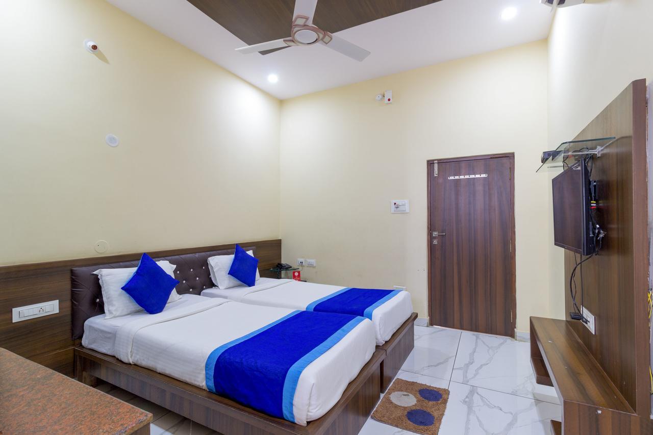 Hotel Oyo 7627 Royal Plaza Hyderabad Exterior foto