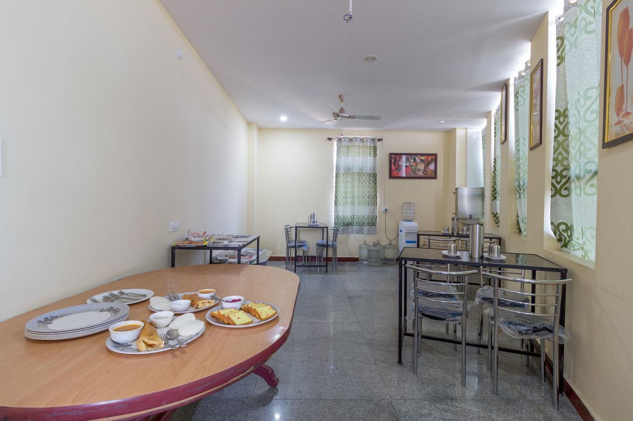 Hotel Oyo 7627 Royal Plaza Hyderabad Exterior foto