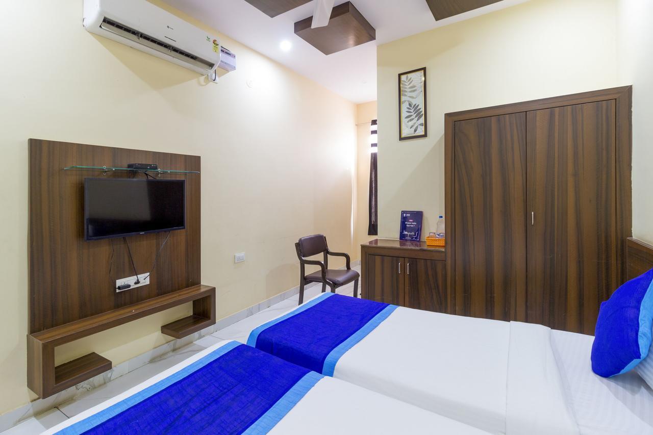 Hotel Oyo 7627 Royal Plaza Hyderabad Exterior foto