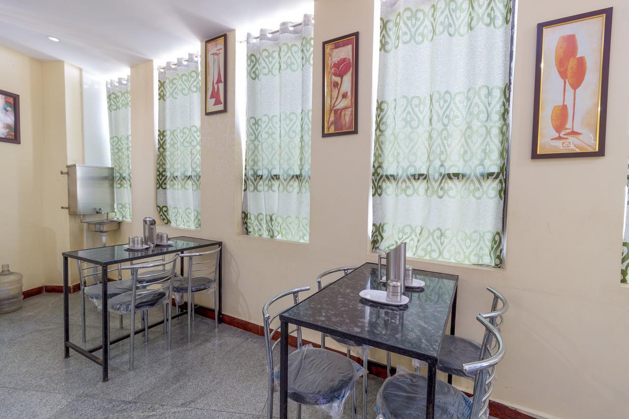 Hotel Oyo 7627 Royal Plaza Hyderabad Exterior foto