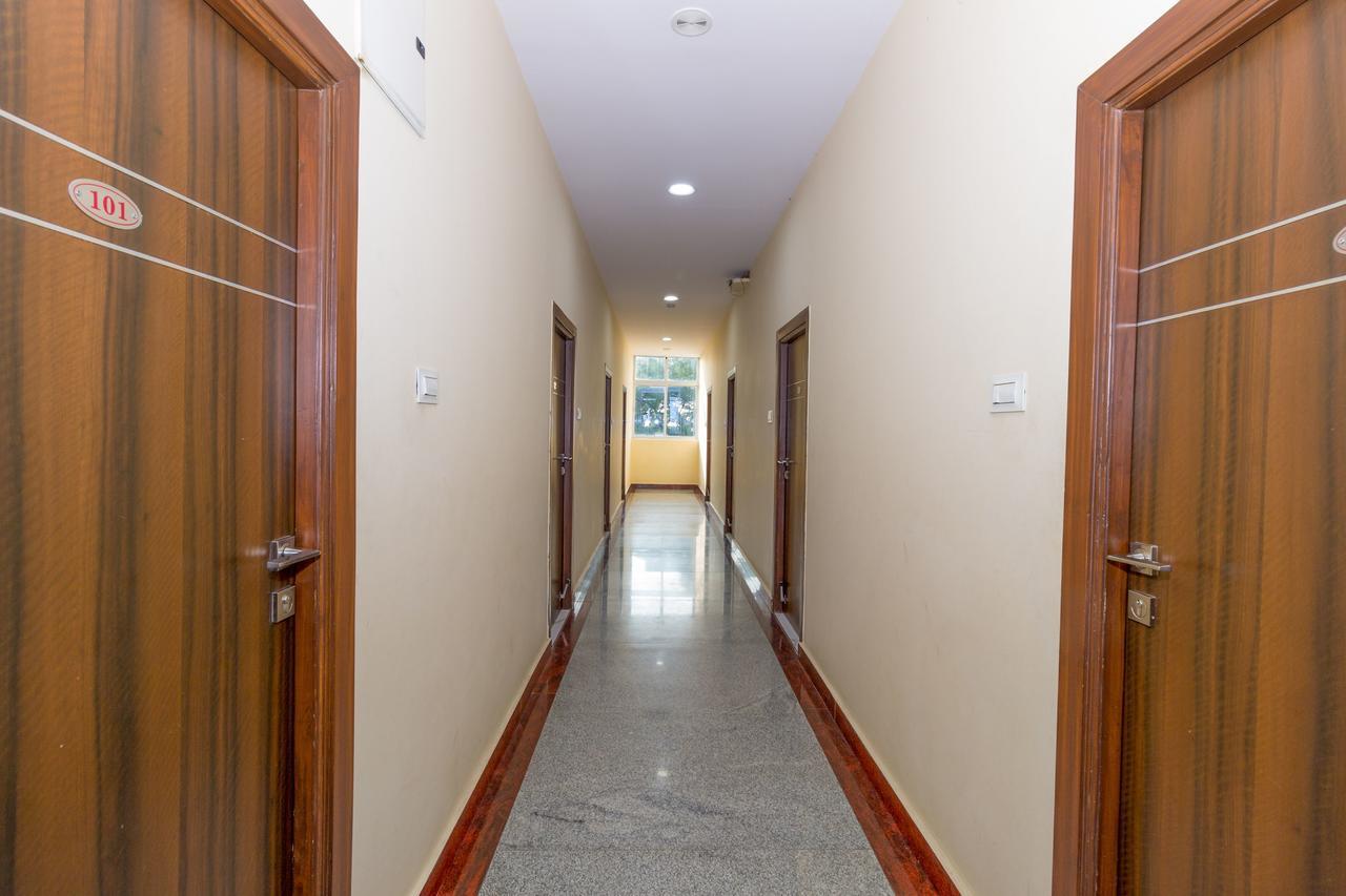 Hotel Oyo 7627 Royal Plaza Hyderabad Exterior foto