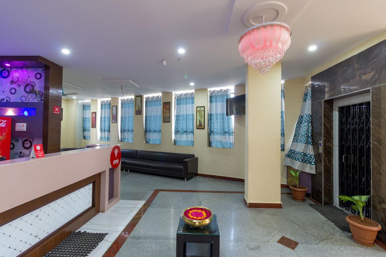 Hotel Oyo 7627 Royal Plaza Hyderabad Exterior foto