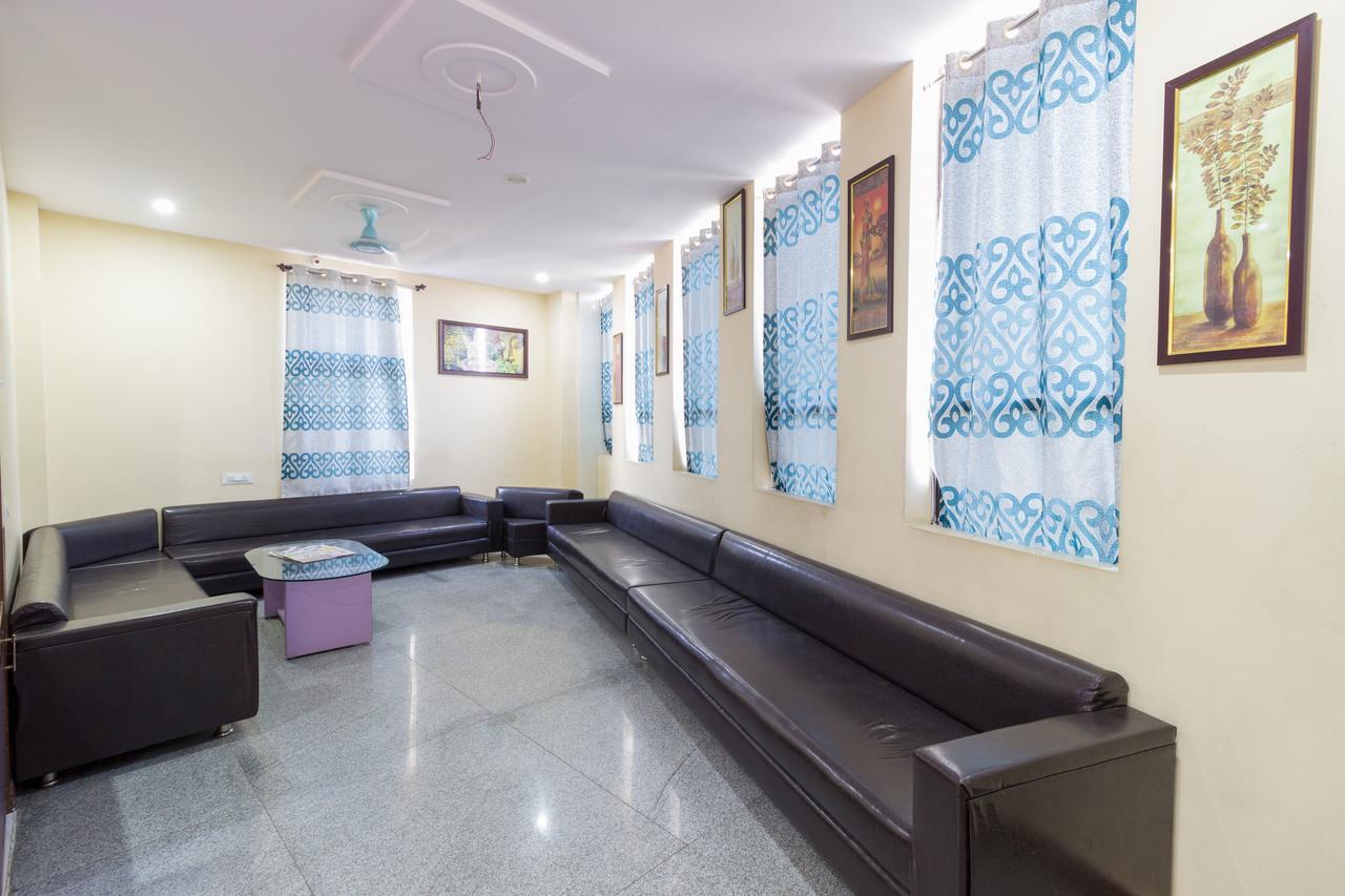 Hotel Oyo 7627 Royal Plaza Hyderabad Exterior foto