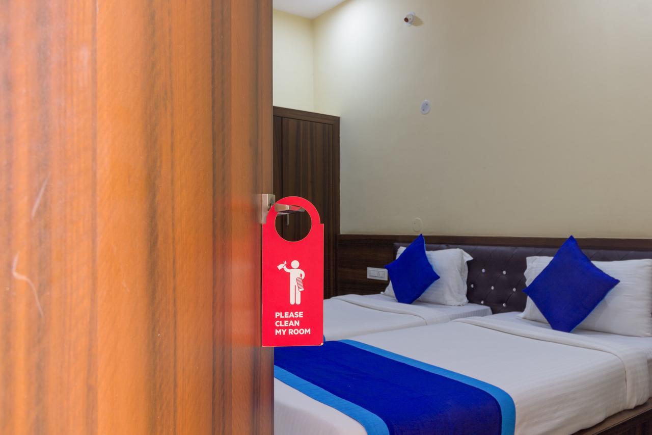 Hotel Oyo 7627 Royal Plaza Hyderabad Exterior foto