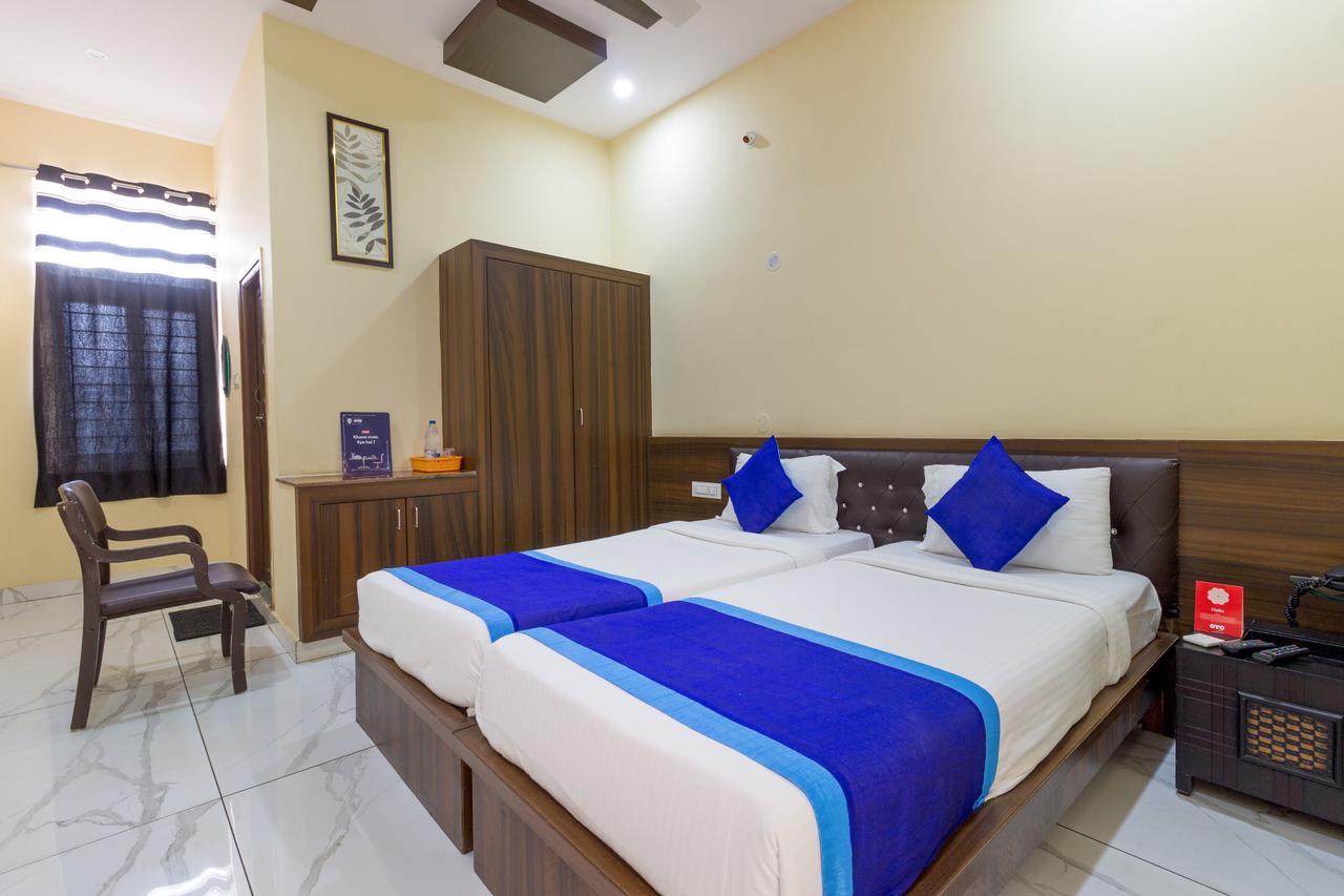 Hotel Oyo 7627 Royal Plaza Hyderabad Exterior foto