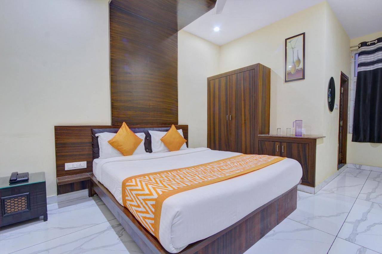 Hotel Oyo 7627 Royal Plaza Hyderabad Exterior foto