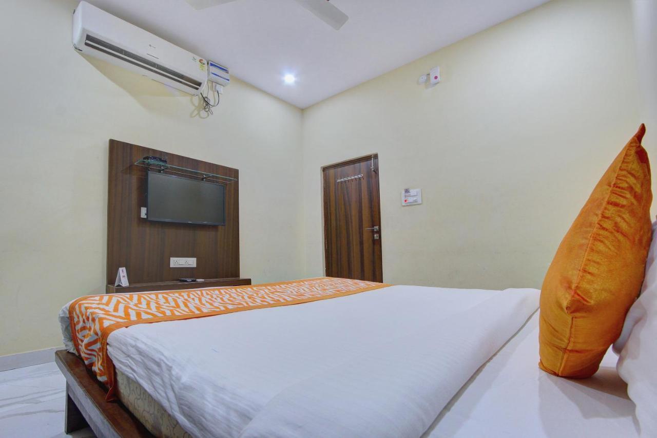 Hotel Oyo 7627 Royal Plaza Hyderabad Exterior foto