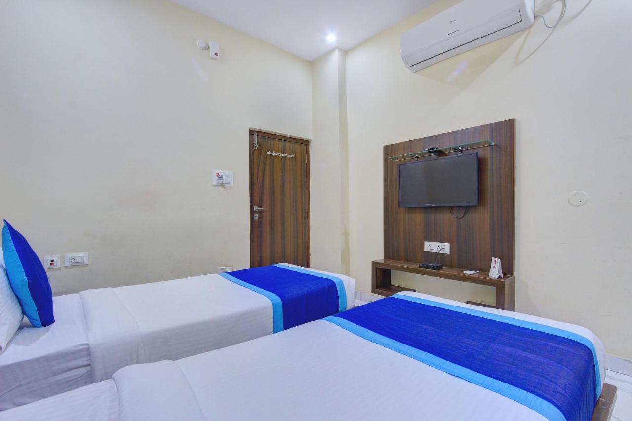 Hotel Oyo 7627 Royal Plaza Hyderabad Exterior foto
