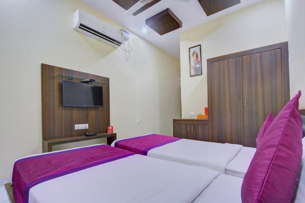 Hotel Oyo 7627 Royal Plaza Hyderabad Exterior foto