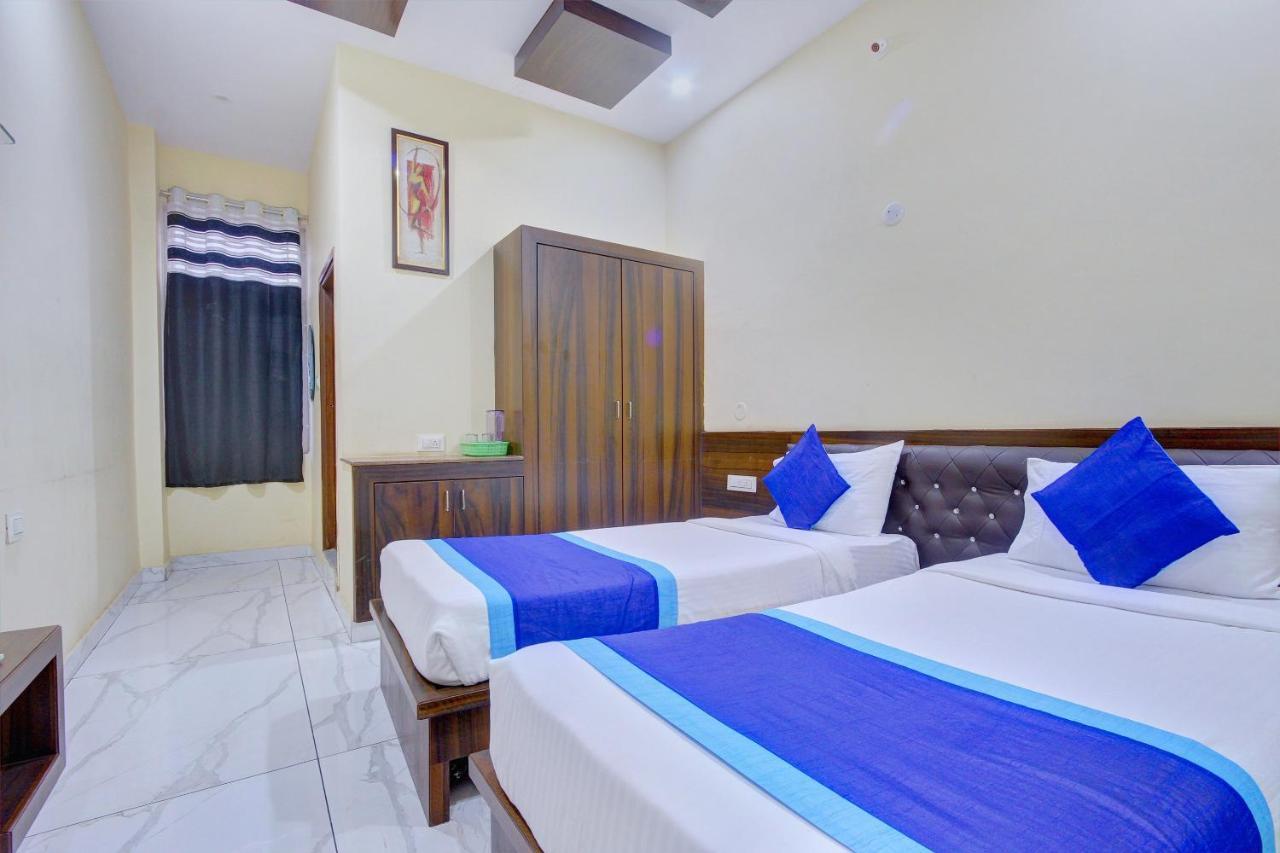 Hotel Oyo 7627 Royal Plaza Hyderabad Exterior foto