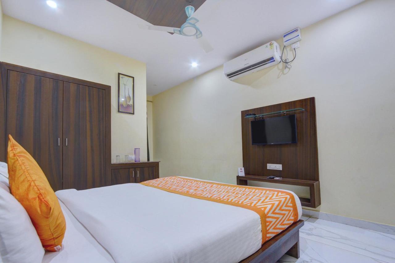 Hotel Oyo 7627 Royal Plaza Hyderabad Exterior foto