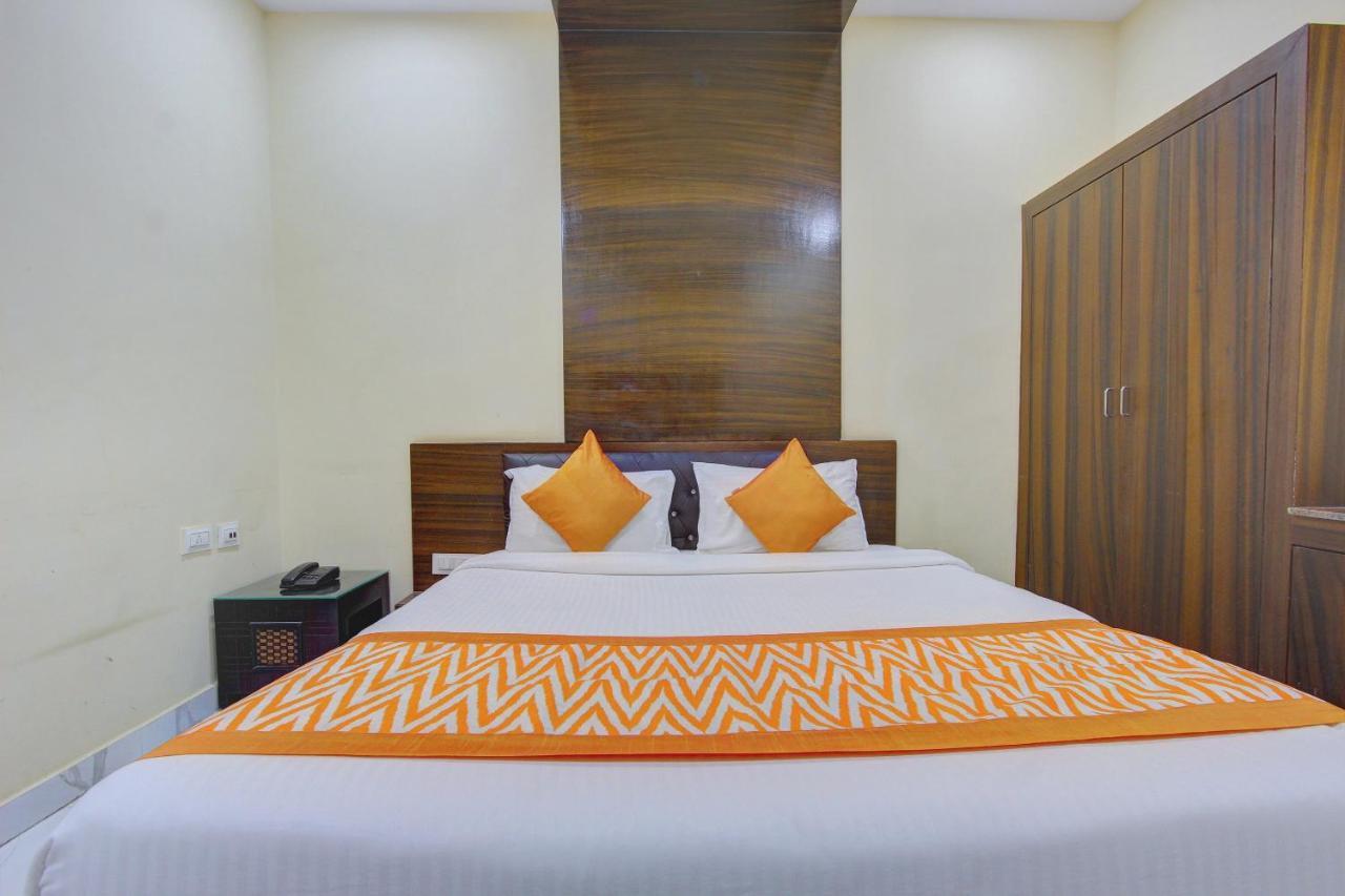 Hotel Oyo 7627 Royal Plaza Hyderabad Exterior foto